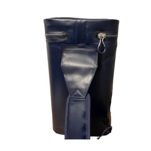 NWT Limited Edition Vineyard Vines x Target Navy Padded Shoulder Sling Cooler - Picture 11 of 16